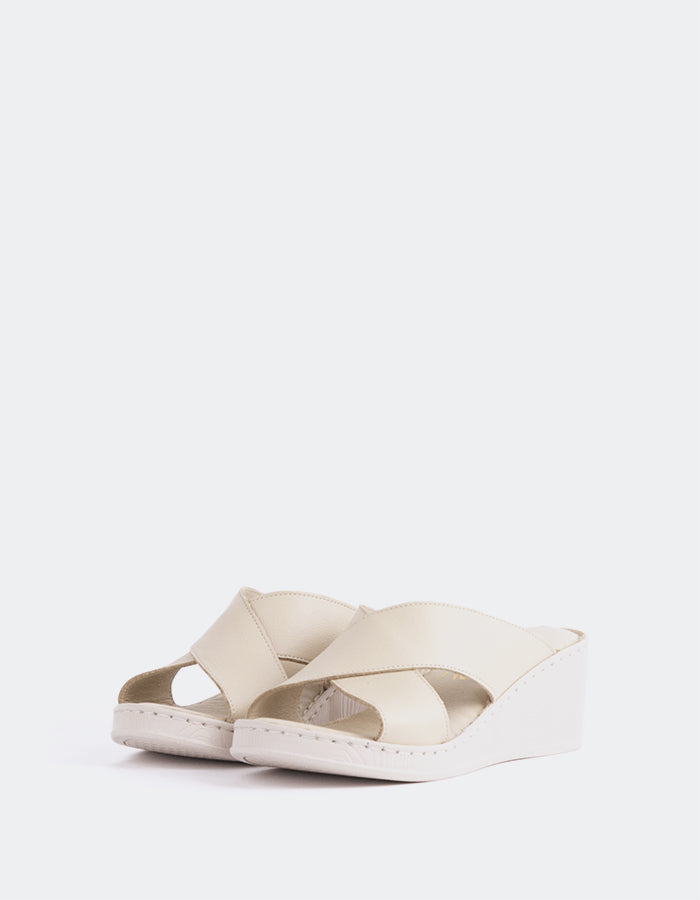 L'intervalle Govina Amande Cuir Amande