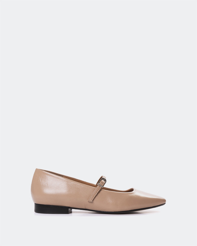 l'intervalle Jaria Nu Cuir Nu