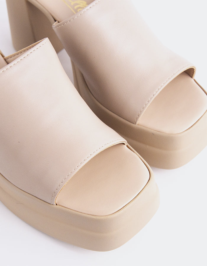 L'intervalle Kalamata Cuir Nu Nu