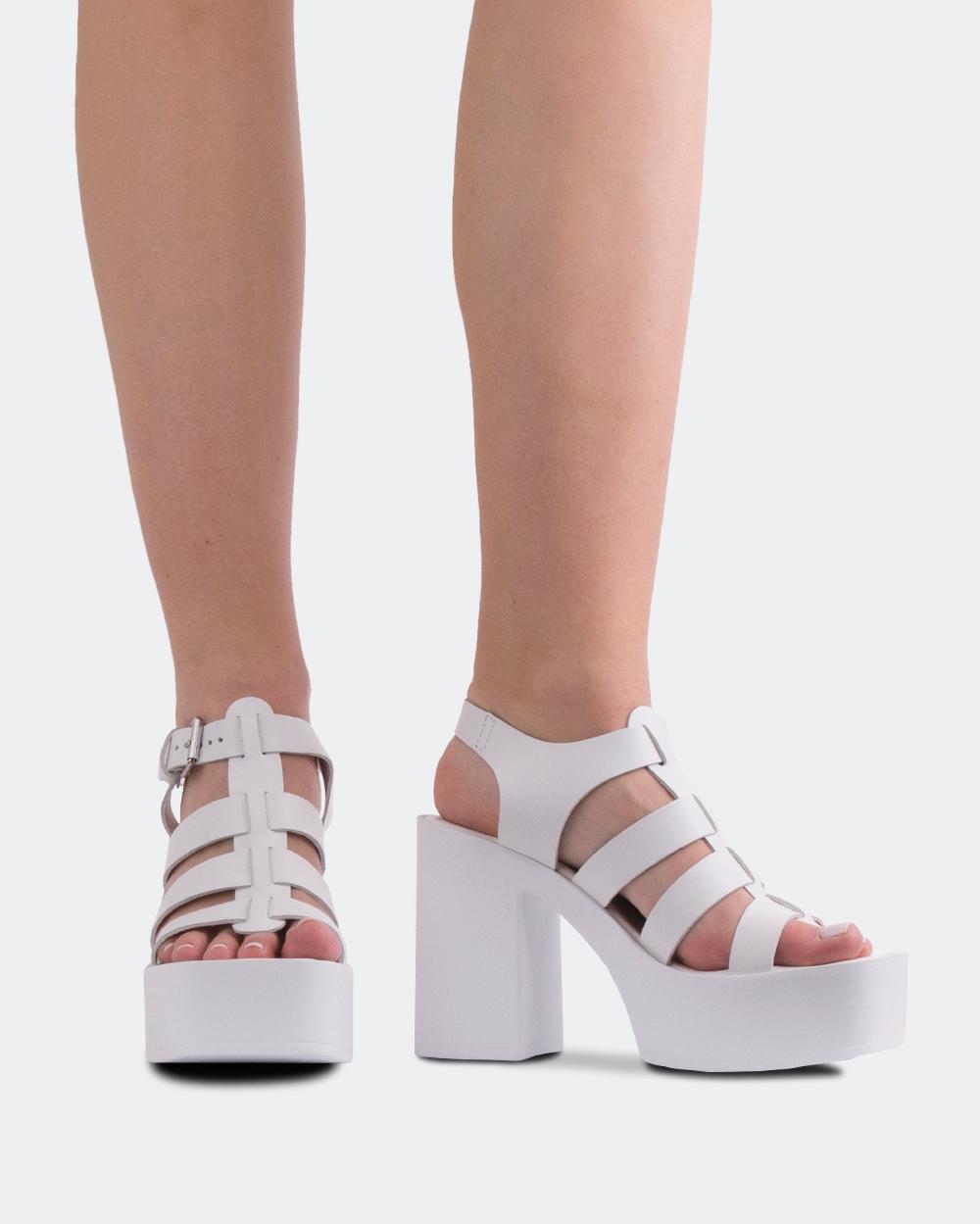 L'intervalle Loup Blanc Cuir Blanc