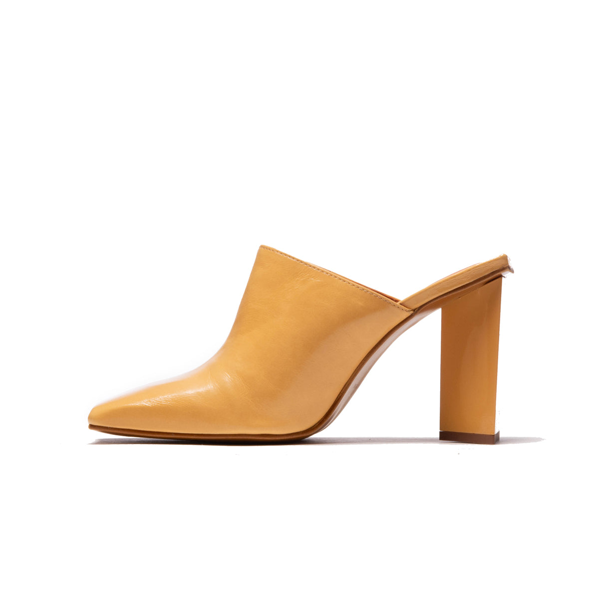 L'intervalle Loutro Nu Cuir Nu