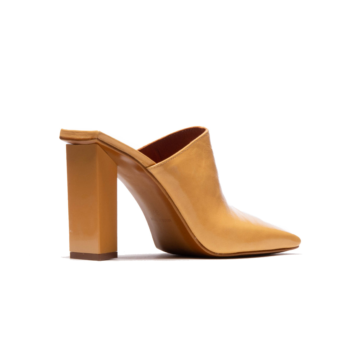 L'intervalle Loutro Nu Cuir Nu