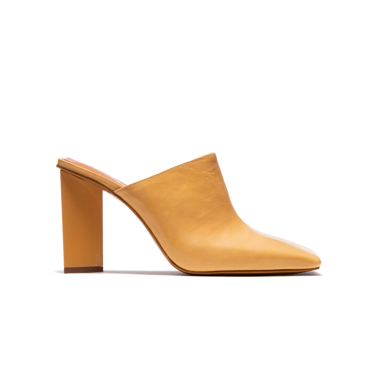 L'intervalle Loutro Nu Cuir Nu