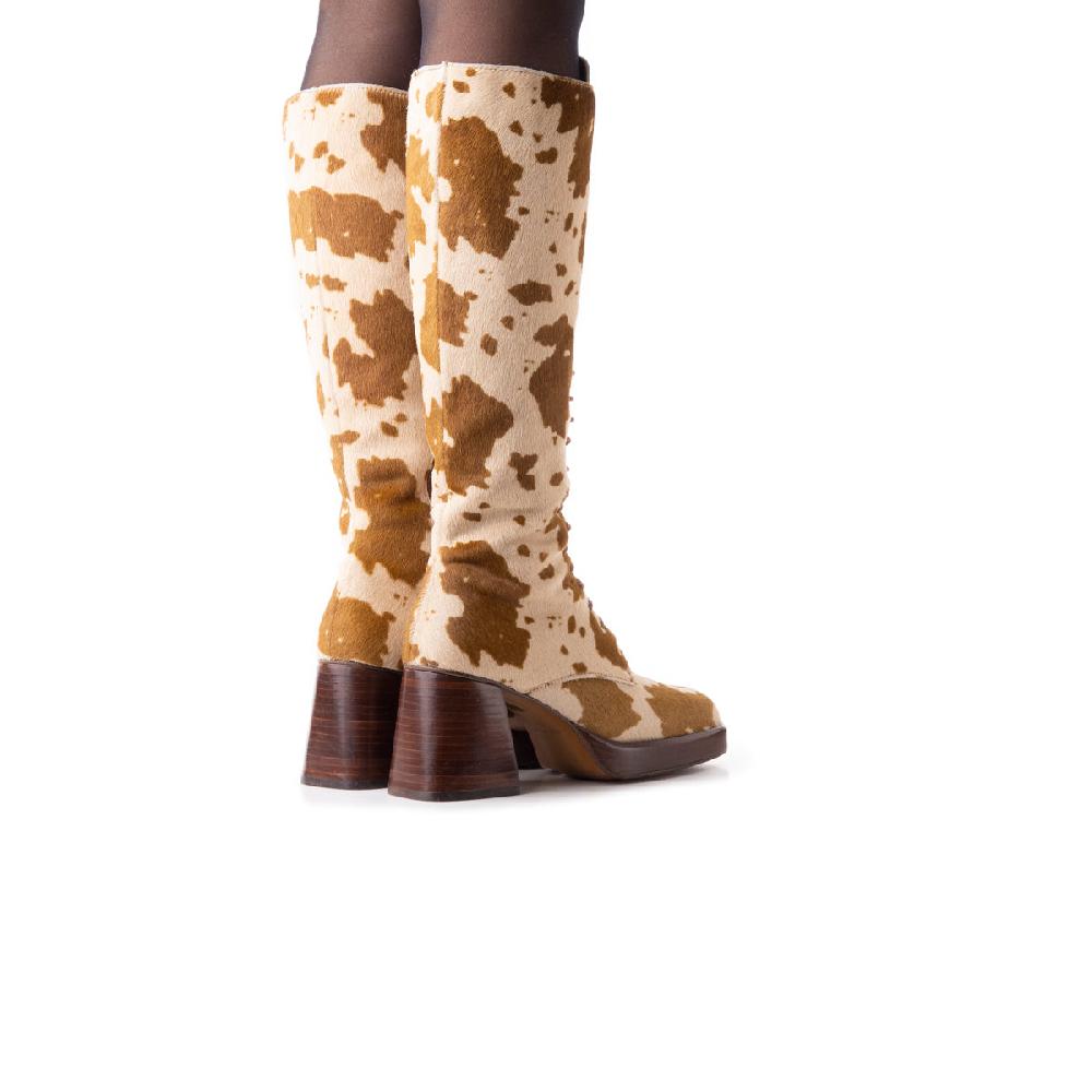 L'intervalle Mainz Brun Vache Poney Brun