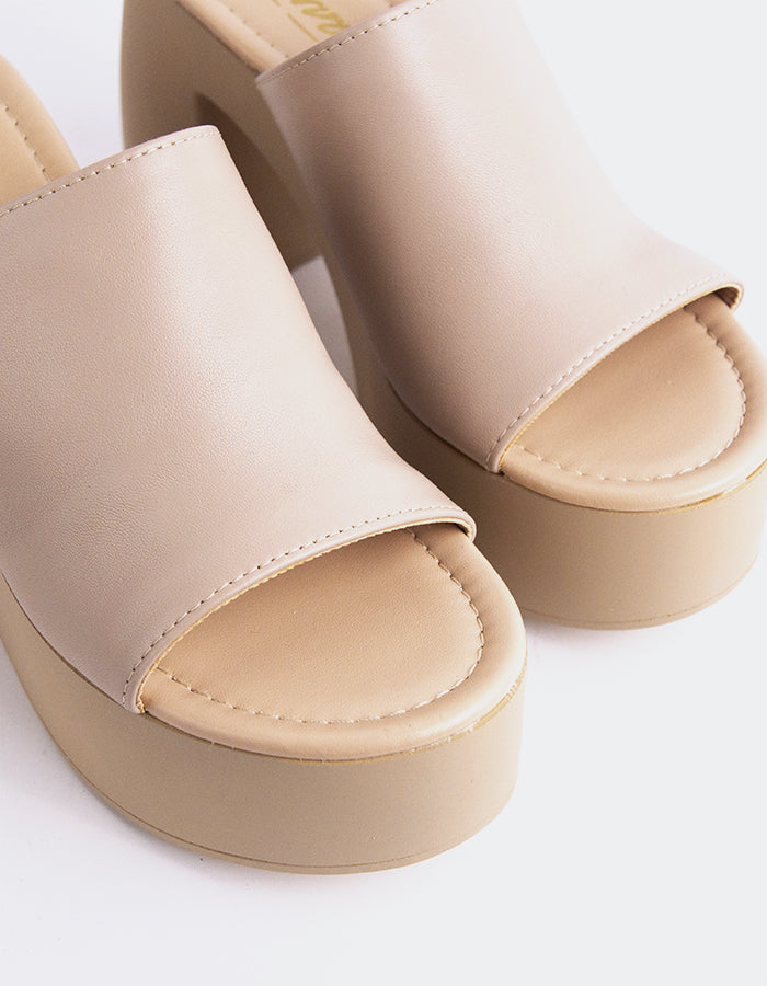 L'intervalle Marousi Nu Leather Nu