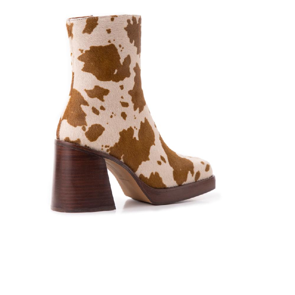 L'intervalle Minden Brun Cow Pony Brun