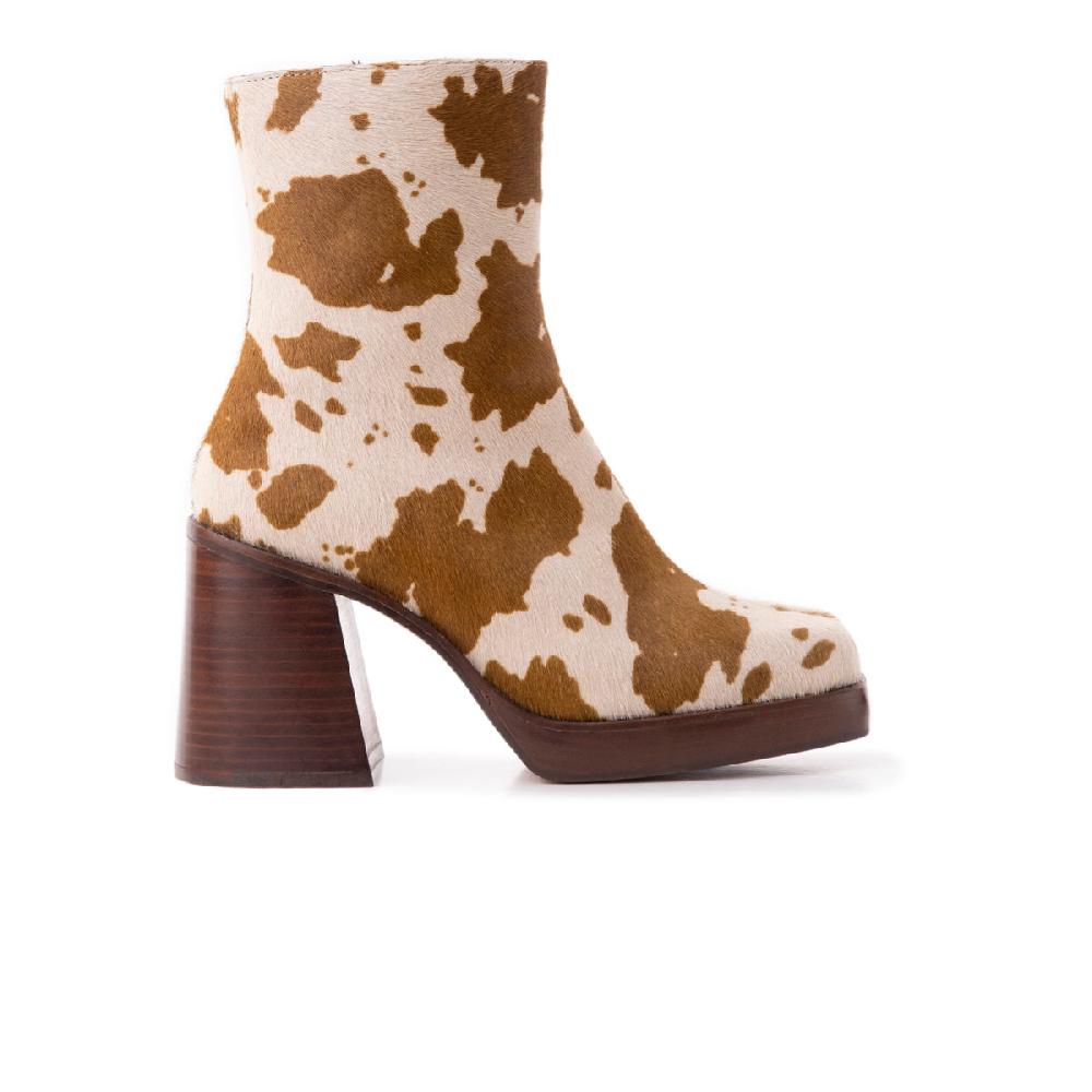 l'intervalle Minden Brun Cow Pony Brun