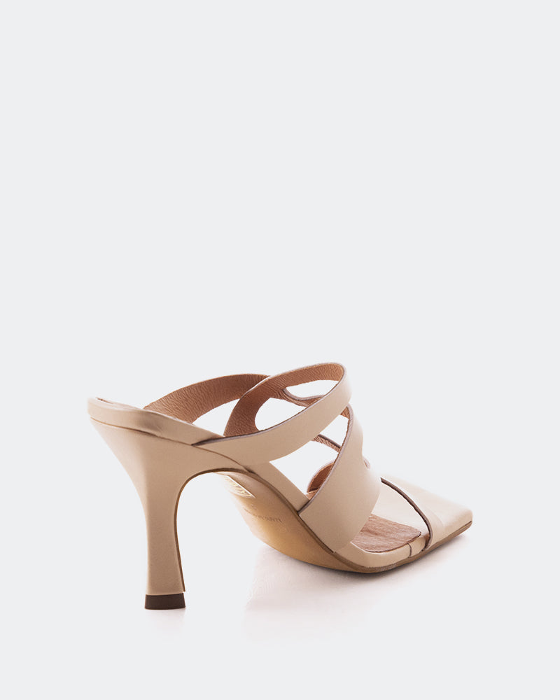 L'intervalle Myrtos Nu Cuir Nu