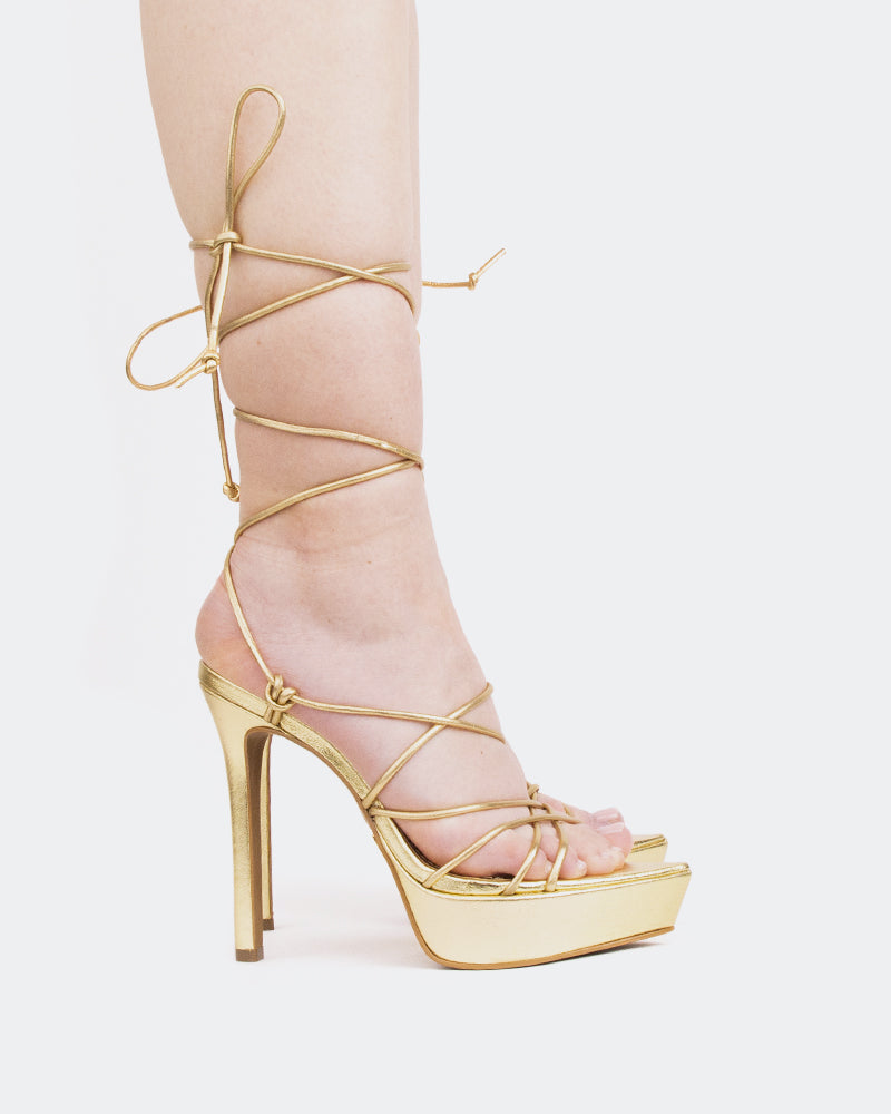 l'intervalle Nevis Or métal Or