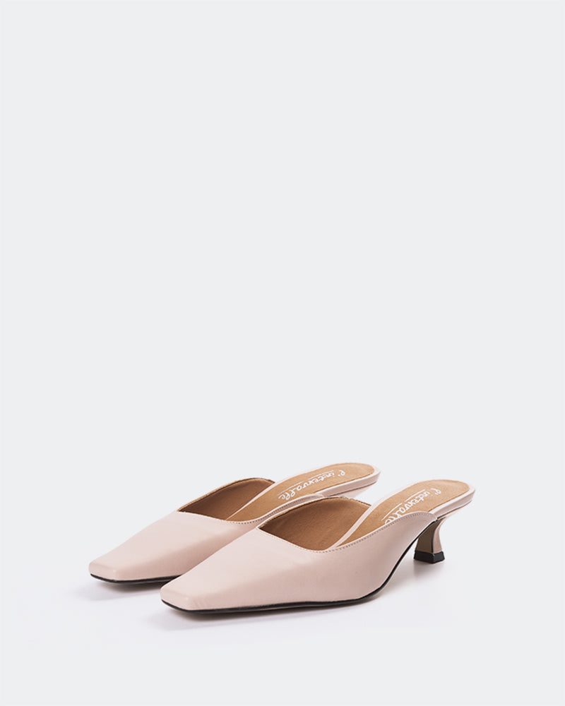 L'intervalle Nostrand Nu Cuir Nu