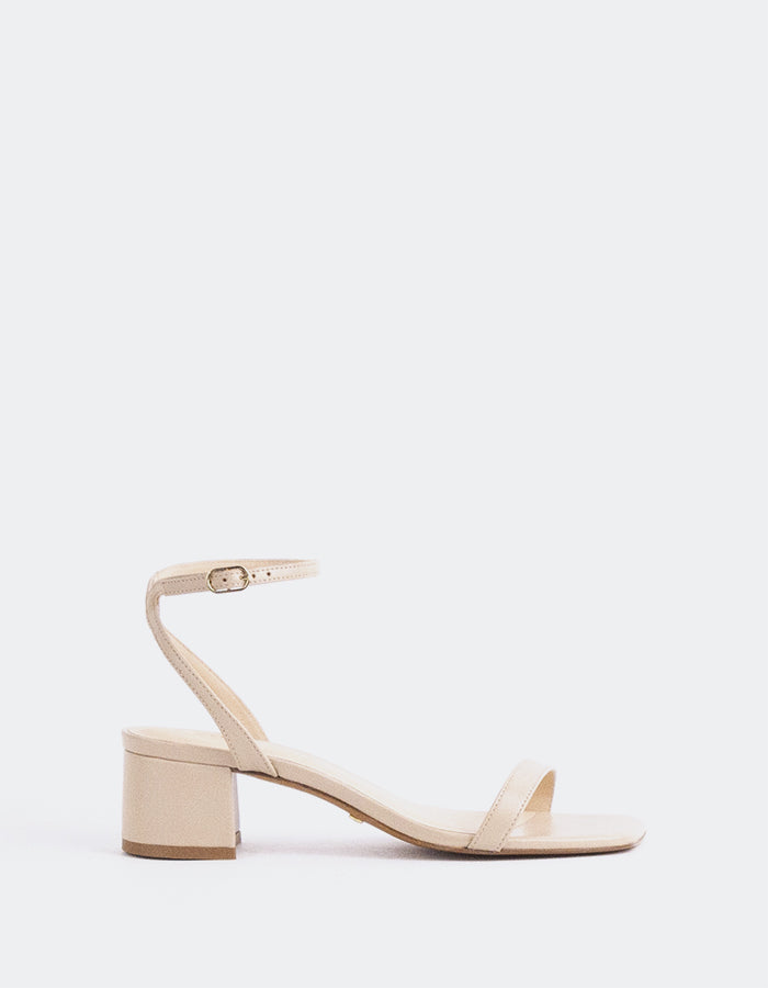 l'intervalle Spirea Nu Leather Nu