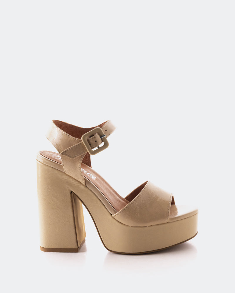 L'intervalle Stafilos Nu Cuir Nu