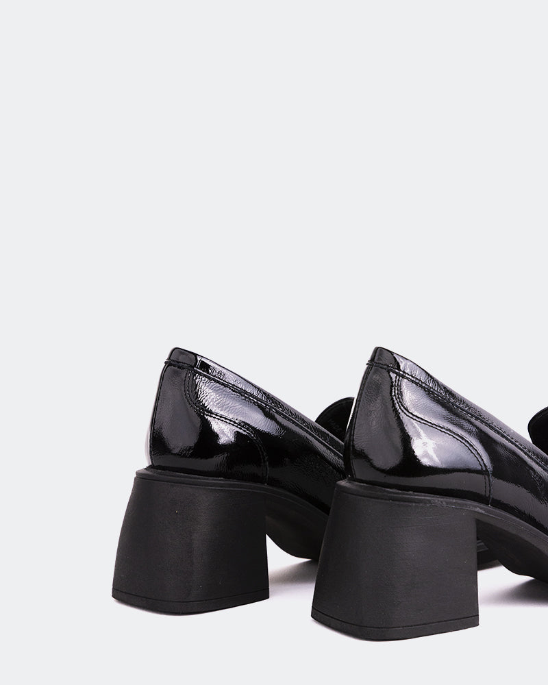 L'intervalle Station Noir Naplack Noir