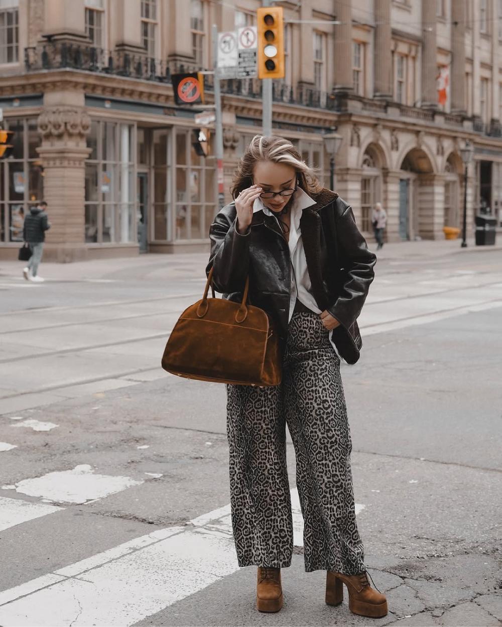 L'intervalle Ursuline Brun Suède Brun