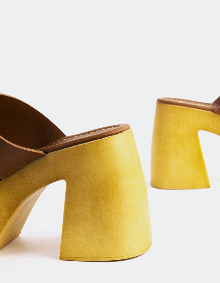 L'intervalle Vyronas Cuir Ocre Ocre