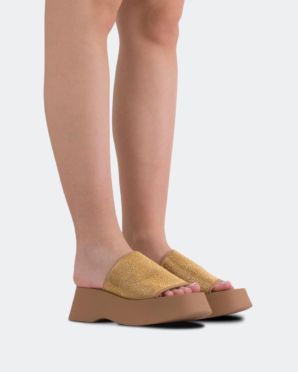 L'intervalle Wixson Nu Strass Nu