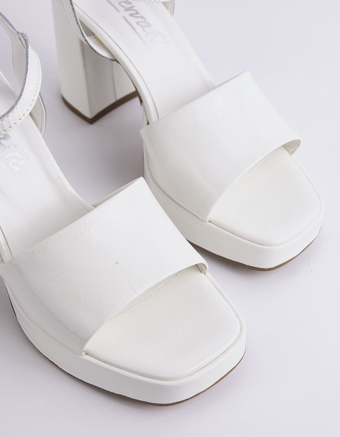 L'intervalle Zografou Blanc Napel Noir Blanc