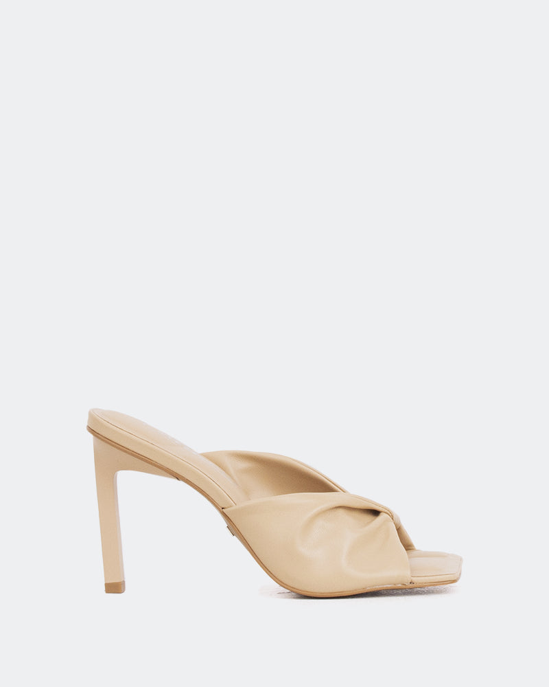 l'intervalle Paqueta Chameau Leather/Cuir Chameau Chameau