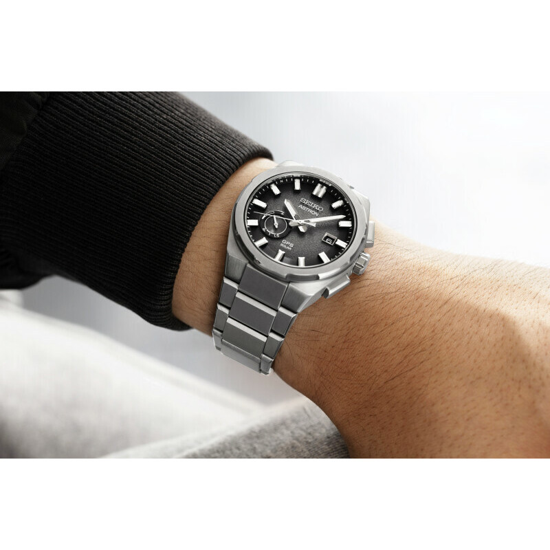 Lorus SSJ025J1 Montre ASTRON Quartz GPS Solaire