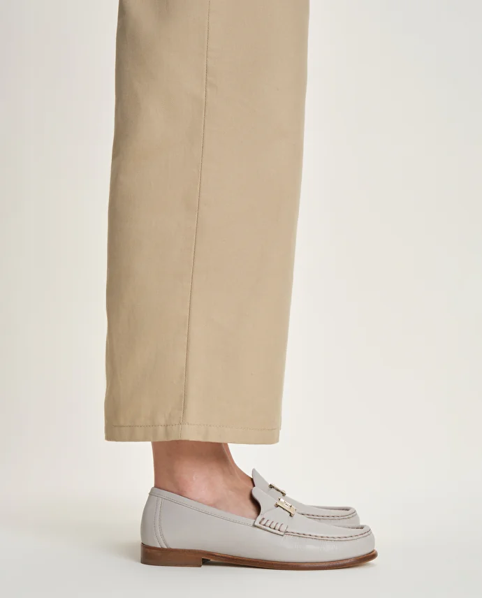 lottusse Mocassins à talons bloc en cuir de veau uni blanc cassé