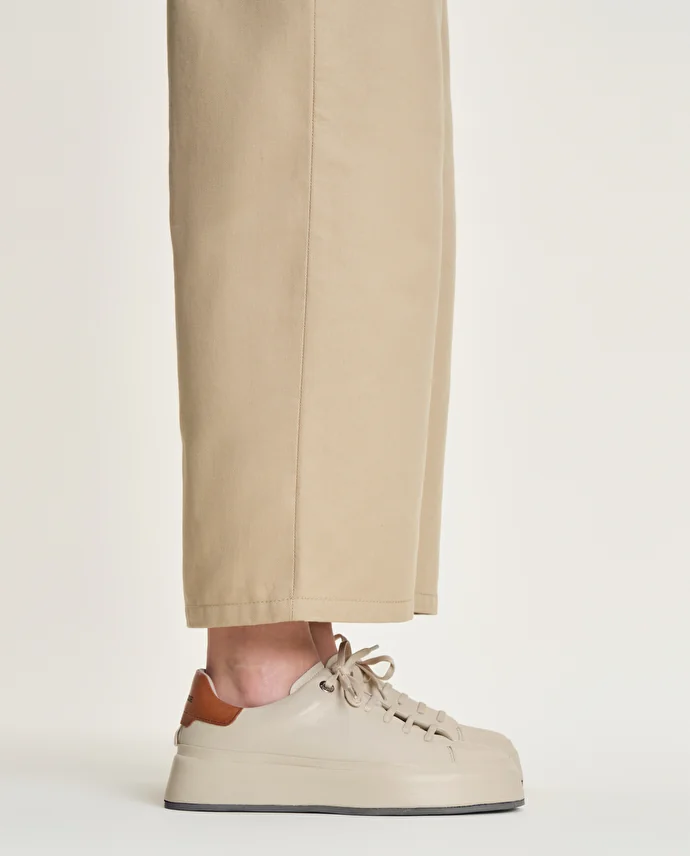 lottusse Sneakers à Lacets Puket en cuir d'Agneau Blanc Cassé