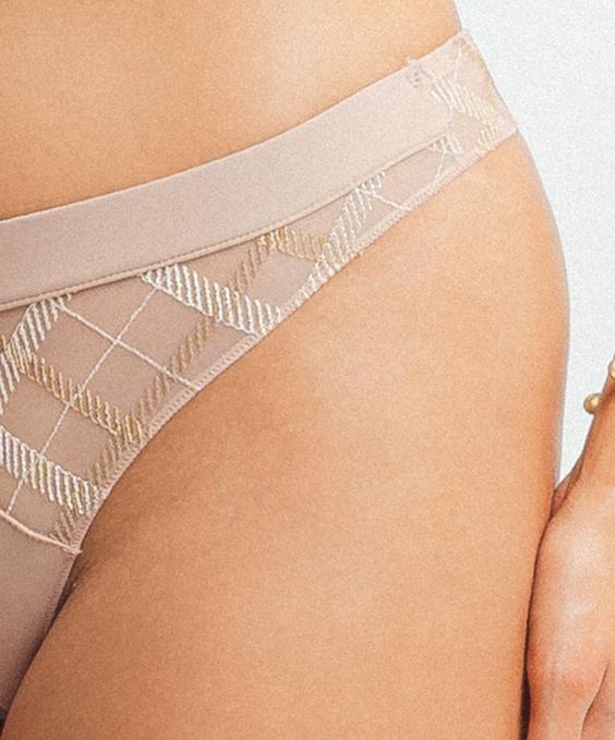 Louisa Bracq Albanach - String