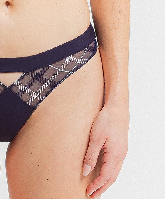 Louisa Bracq Albanach - String