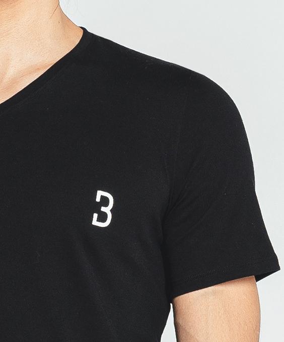 Louisa Bracq Black Basic Range - T-shirt Col V
