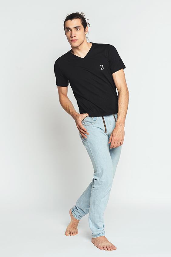 Louisa Bracq Black Basic Range - T-shirt Col V