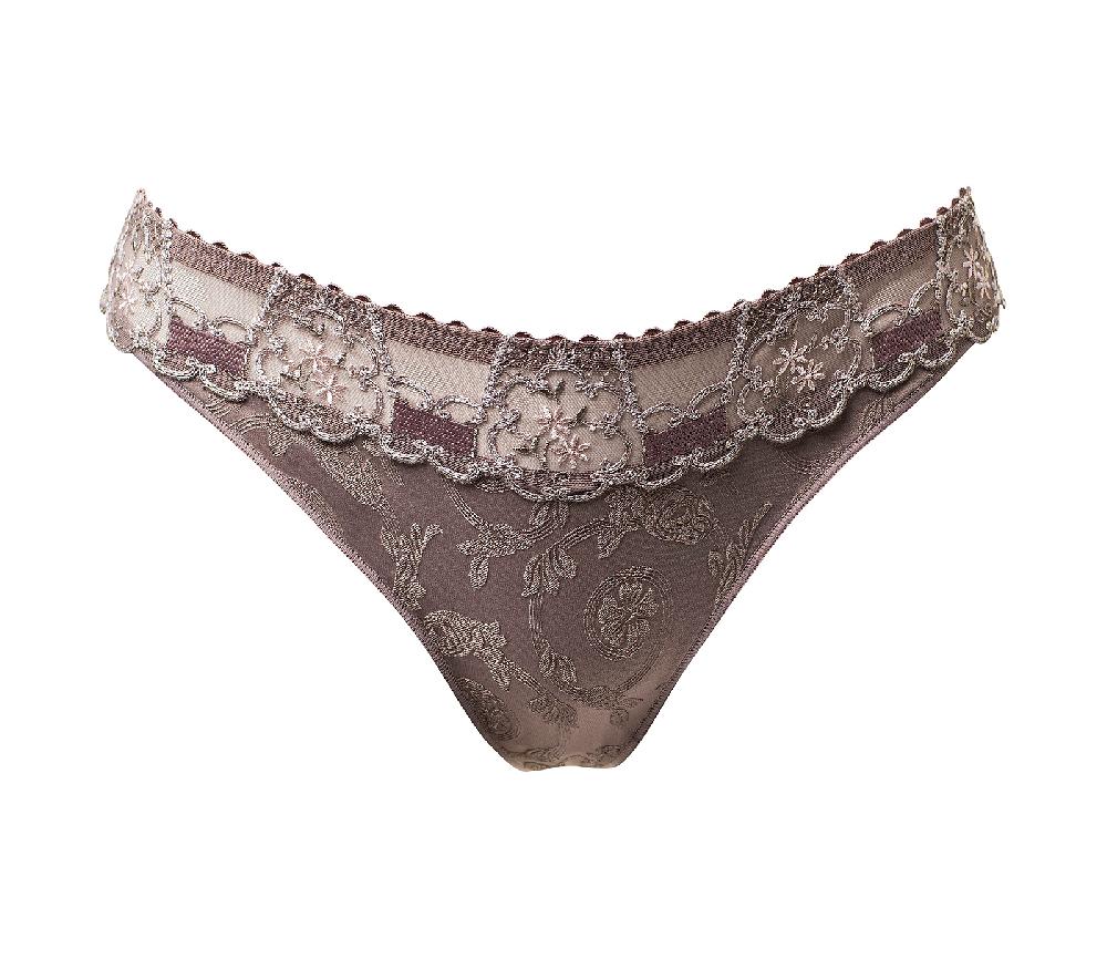 louisa bracq MARIE-ANTOINETTE - String