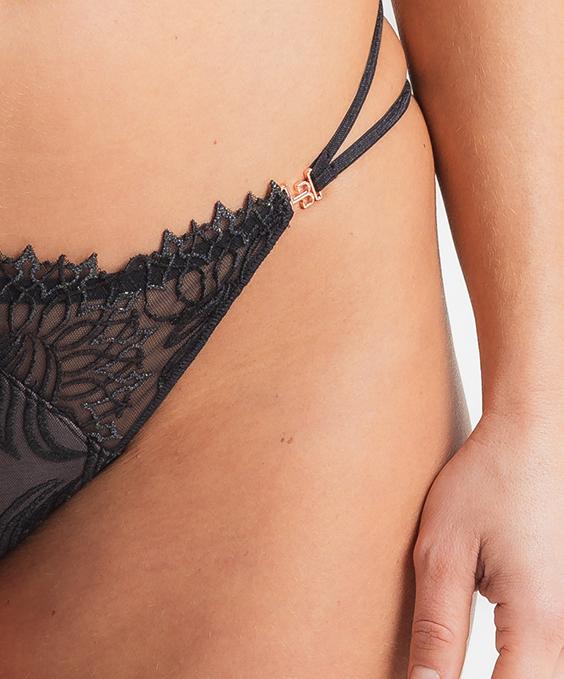 Louisa Bracq SWAN - String