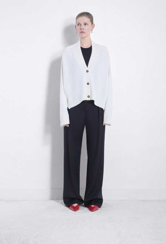 loulou studio KAIA Cardigan col V en cachemire