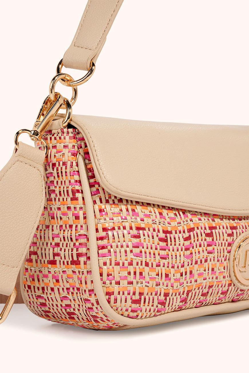 Lpb Woman SAC A MAIN ISOLA