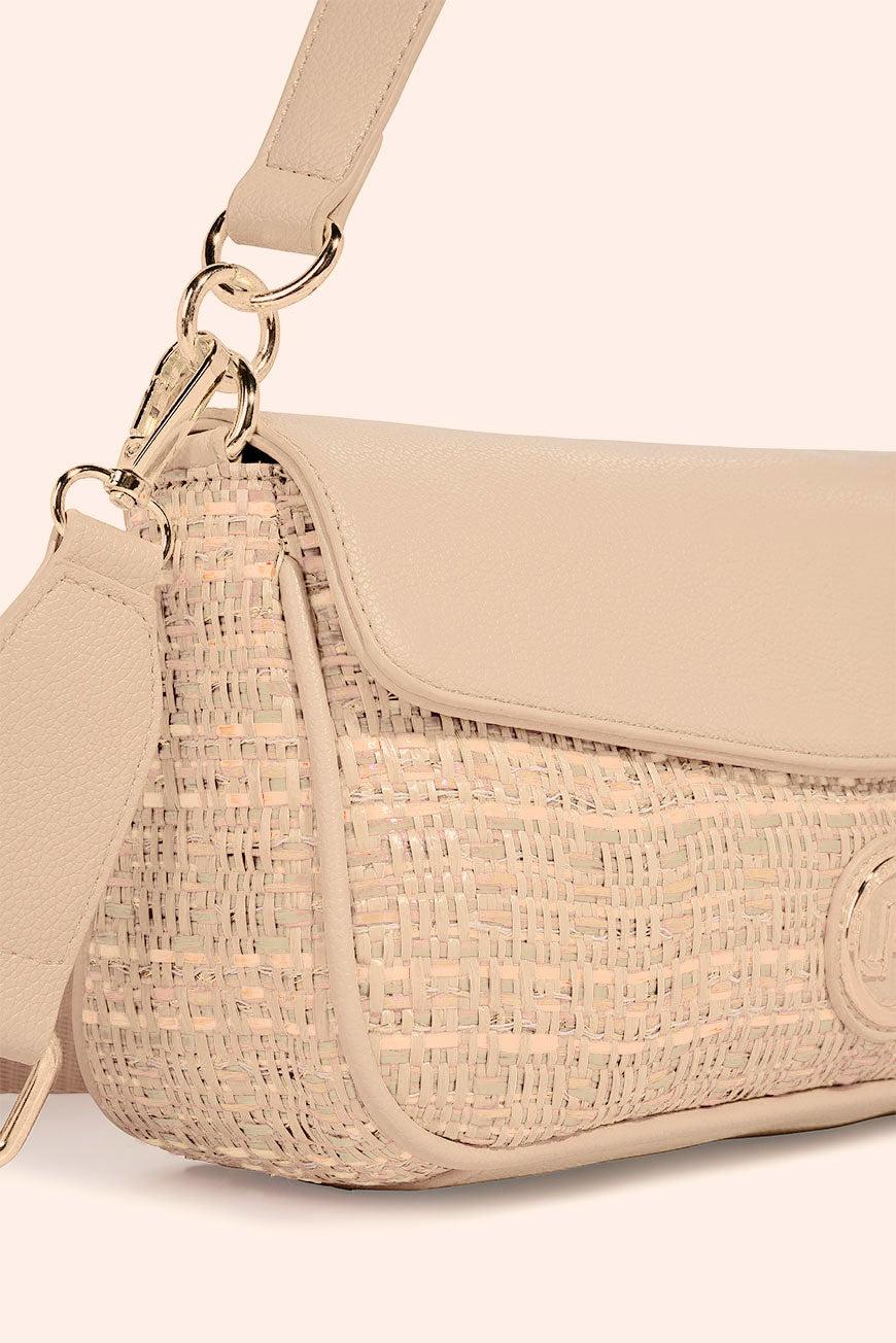 Lpb Woman SAC A MAIN ISOLA