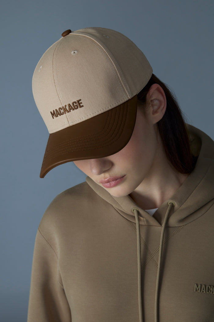 Mackage ANDERSON-NV Casquette En Toile De Coton Avec Visière En Cuir