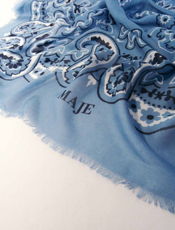 Maje Châle à Imprimé Bandana Bleu Bandana Print