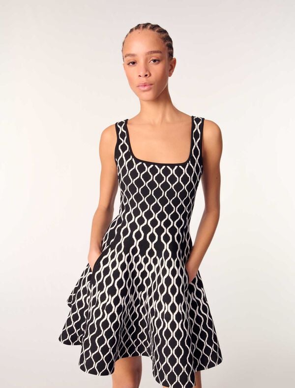 Maje Robe Courte En Maille à Motif Noir / Blanc