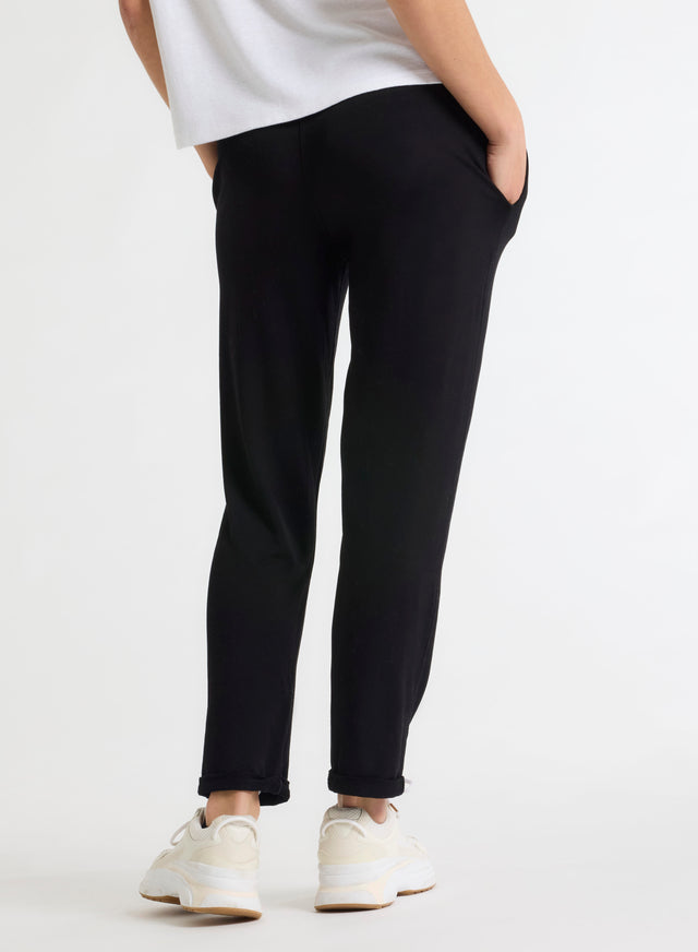 Majestic Filatures Pantalon Noir Daphné à Revers En Viscose / Élasthanne Viscose / Élasthanne