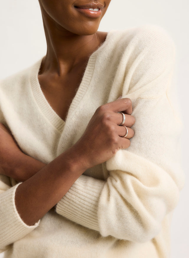 majestic filatures Pull Blanc Col V Manches Longues Raccoon / Polyamide