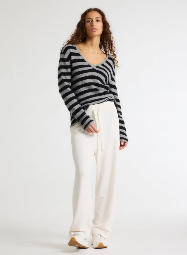 Majestic Filatures Pull Gris Col V Manches Longues En Raccoon / Polyamide Raccoon / Polyamide