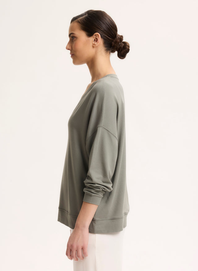 Majestic Filatures Sweat Vert Col V Manches Longues En Viscose / Élasthanne Viscose / Élasthanne