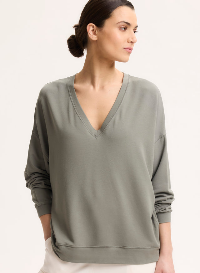 Majestic Filatures Sweat Vert Col V Manches Longues En Viscose / Élasthanne Viscose / Élasthanne