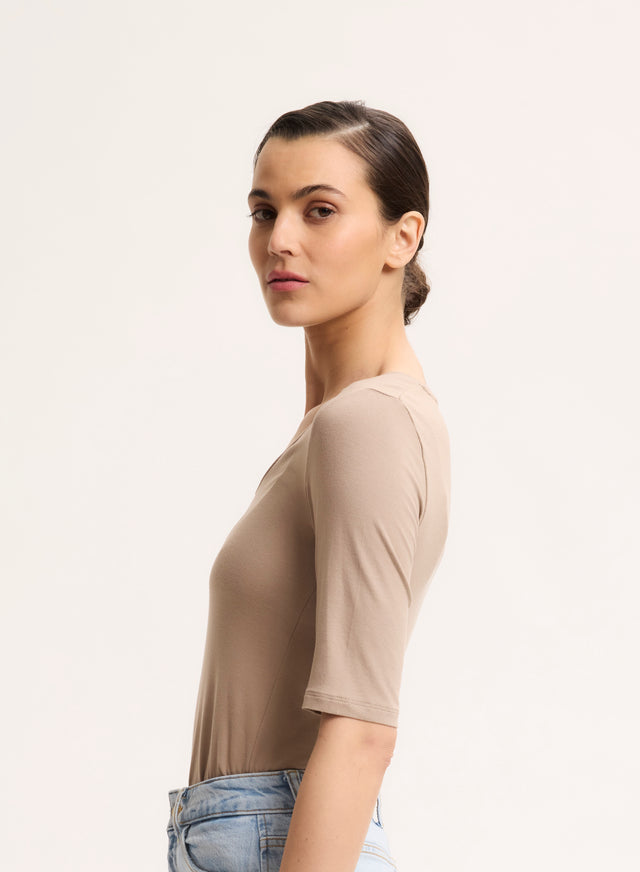 Majestic Filatures T-shirt Beige Col U Manches Coudes En Viscose / Élasthanne Viscose / Élasthanne