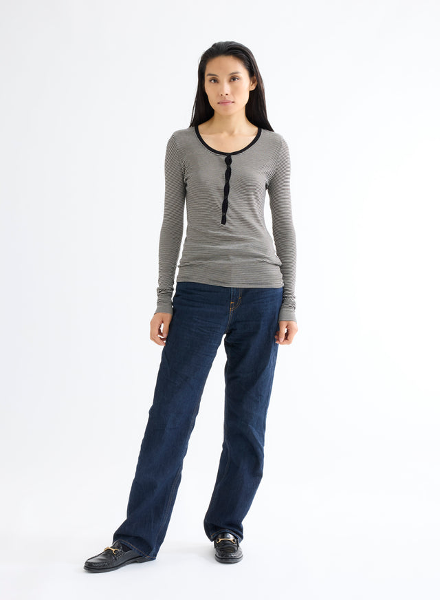 Majestic Filatures T-shirt Blanc Et Noir Rayé Côtelé Col U Manches Longues Avec Boutons En Viscose Viscose