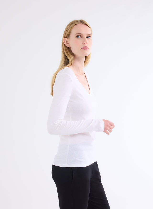 Majestic Filatures T-shirt Blanc Lait Col V Manches Longues En Coton Et Cachemire Coton / Cachemire