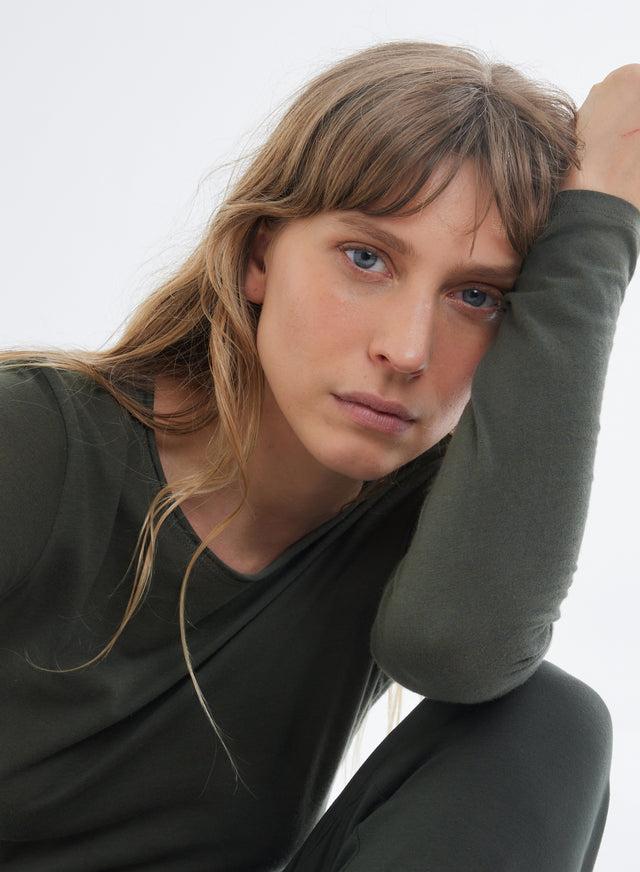 Majestic Filatures T-shirt Kaki Col Rond Manches Longues En Coton Et Cachemire Coton / Cachemire