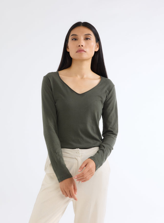 Majestic Filatures T-shirt Kaki Col V Manches Longues En Coton Et Cachemire Coton / Cachemire