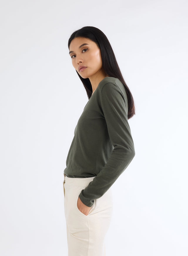 Majestic Filatures T-shirt Kaki Col V Manches Longues En Coton Et Cachemire Coton / Cachemire