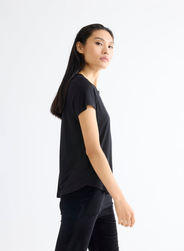 Majestic Filatures T-shirt Noir Col Rond Manches Courtes En Laine Et Lyocell Lyocell / Laine Vierge