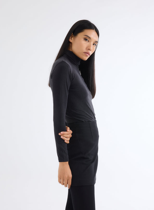 Majestic Filatures T-shirt Noir Côtelé Col Roulé Manches Longues En Cupro Et Elasthanne Cupro / Elasthanne